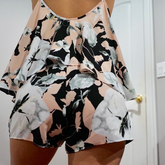 Summery flowy Romper - Picture 2 of 2